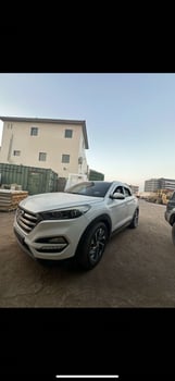 Hyundai Tucson 2017, excellent état, 4 pneus neufs, climatisation parfaite