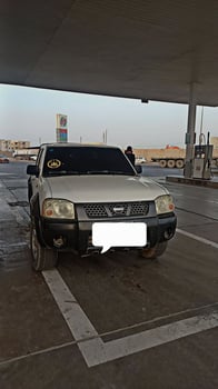 Nissan Hardbody D22 en excellent état, climatisation fonctionnelle