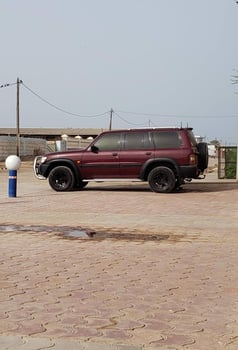 Nissan Patrol Y61 avec climatisation et caméra de recul