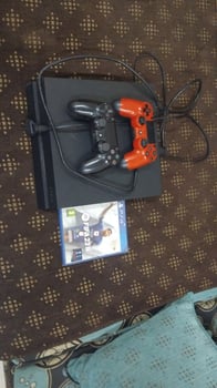 Console de jeu PS4 avec FIFA 23 offert