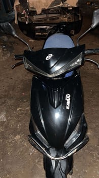 Scooter en excellent état, facile à démarrer pour les déplacements en ville