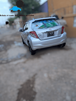 Toyota Vitz 2016, essence, boîte auto, clim fonctionnelle