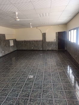 Restaurant à louer avec grande salle climatisée et terrasse à Ambouli