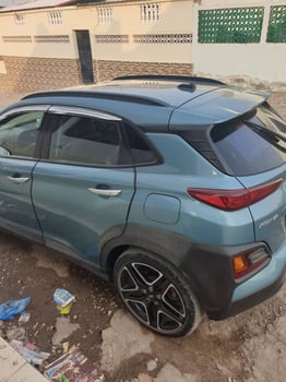 Kona en bon état, diesel, bleu turquoise
