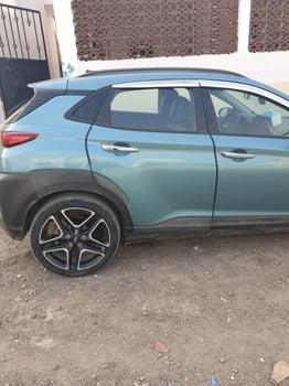Kona en bon état, diesel, bleu turquoise