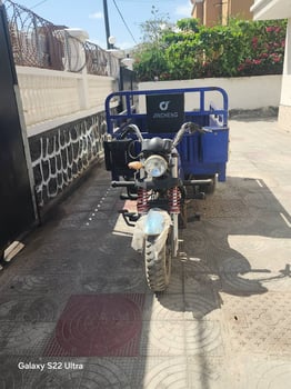 Moto Bajaj en excellent état, fiable et économique