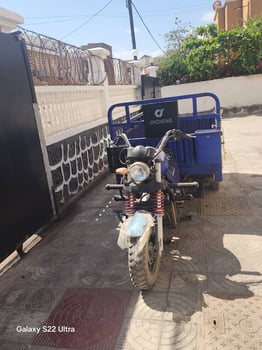 Moto Bajaj en excellent état, fiable et économique