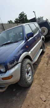 Nissan Terrano 2 en bon état, climatisée, négociable