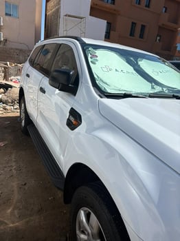 Nissan Terra 2025 automatique & Ford Everest 2022 manuelle à vendre