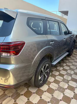 Nissan Terra 2025 automatique & Ford Everest 2022 manuelle à vendre