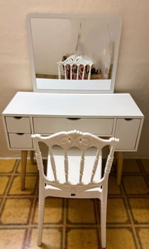 Coiffeuse et chaise assortie en excellent état