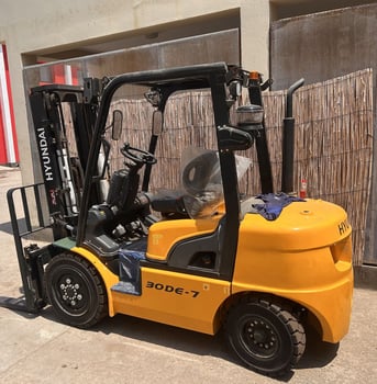 Chariot élévateur 3 tonnes à louer - Équipement moderne
