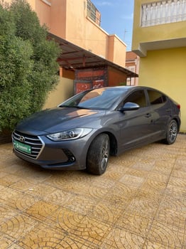 Location Hyundai Avante en excellent état