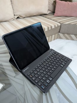 Ipad Air 4e Gen avec étuie et clavier en excellent état