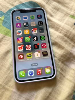 iPhone 11 128 Go, écran fissuré, à petit prix