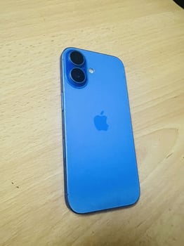 iPhone 16 Bleu 128 Go, Comme neuf avec coque et vitre de protection