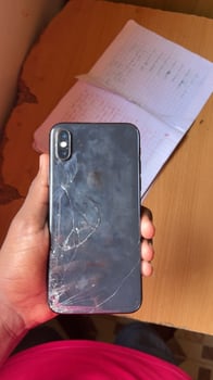 iPhone X Noir 256 Go, occasion - arrière cassé