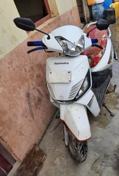 Moto Mahindra GUSTO, excellent état