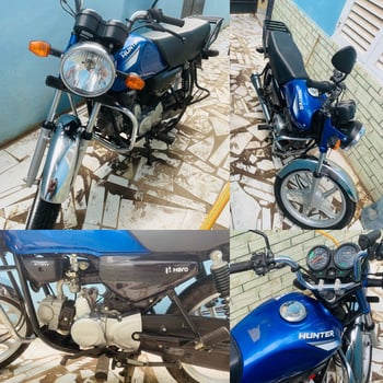 Moto Hero Hunter 100, bleue, excellent état, faible kilométrage