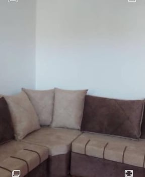 Salon tout neuf et confortable, légèrement négociable