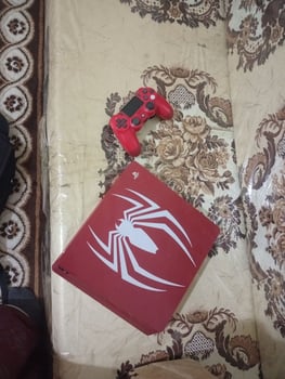 Sony PlayStation 4 avec jeu de foot et manette incluse