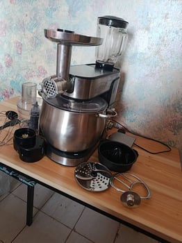 Robot Pétrin 3 en 1 avec mixeur, hachoir et accessoires - Prix négociable