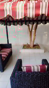 Salon de jardin avec parasol - Prix abordable !