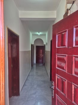 Appartement F4 avec cuisine équipée et citerne d\'eau à Saline Ouest