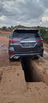 Toyota Landcruiser Prado 2021, Fortuner 2019 & Santa Fe 2016 en excellent état