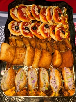 Plats éthiopiens et desserts européens à emporter - Commandez maintenant !