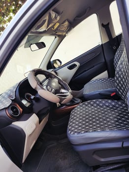 Hyundai Grand i10, essence, boîte automatique, état neuf