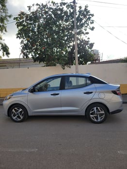 Hyundai Grand i10, essence, boîte automatique, état neuf