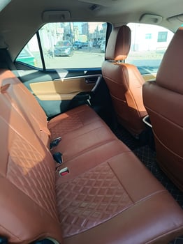 Toyota Fortuner V6, essence, noir, excellent état