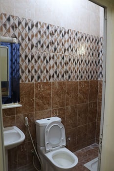 Immeuble R+2 avec 6 appartements, quartier calme et accessible