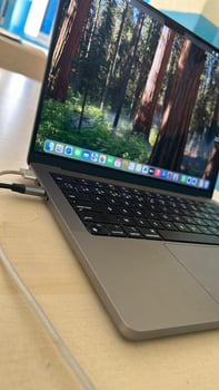 MacBook Pro 2024, état neuf, 14.2 XDR Retina, 16GB RAM, 512GB SSD