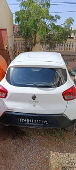 Toyota Hilux 2014, diesel, climatisé - Renault Kwid 2019, essence, économique