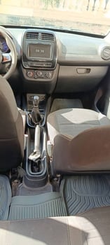 Toyota Hilux 2014, diesel, climatisé - Renault Kwid 2019, essence, économique