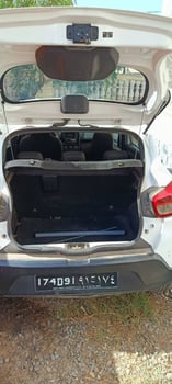 Toyota Hilux 2014, diesel, climatisé - Renault Kwid 2019, essence, économique