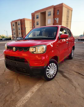 Suzuki S-Presso, 70 000 km, essence, manuelle, clim, comme neuf