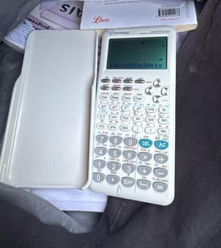 Calculatrice graphique presque neuve pour bacheliers