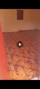 Chambre à louer avec eau et électricité - Quartier 6