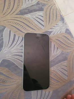 iPhone 15 Vert Pastel - Batterie 89% - Disponible