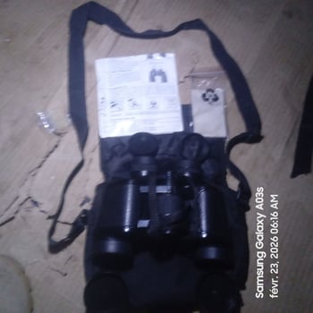 Jumelles neuves, marque japonaise, avec papier, prix négociable