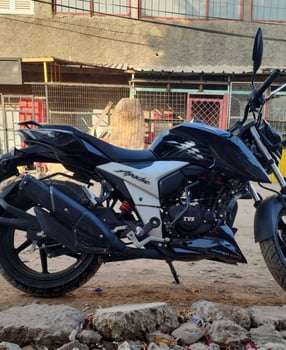 Moto TVS Apache 160cc, très bon état, garantie d\'un an