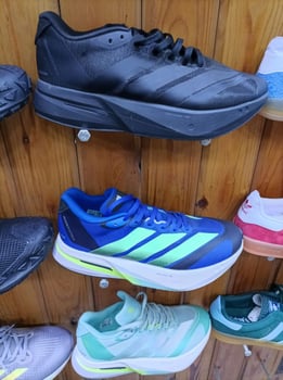 Chaussures Adidas Adizero neuves, taille 41-44, fabriquées au Vietnam