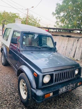 Suzuki Samurai 4x4 essence, toit rigide, carte grise en règle