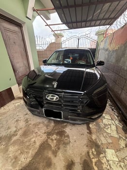 4 voitures à vendre - TOYOTA RAV4 2022 & HYUNDAI CRETA 2023 & HYUNDAI SANTÉ FE 2016 & TOYOTA LANDCRUISER PRADO 2021