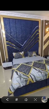 Salon complet avec chambre à coucher et TV en très bon état