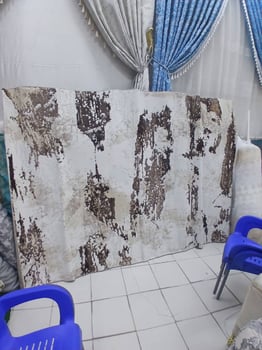 Salon neuf avec accessoires, prêt à être installé