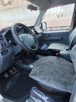 A vendre Toyota LC76 Hard Top en parfait